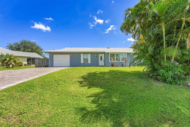 709 SW Dorchester St in Port St. Lucie, FL - Building Photo - Building Photo