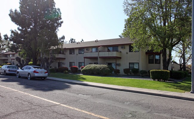 Denair Manor Apartments in Turlock, CA - Building Photo - Building Photo