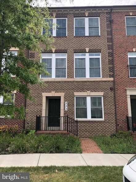 233 Parkview Ave in Burtonsville, MD - Building Photo