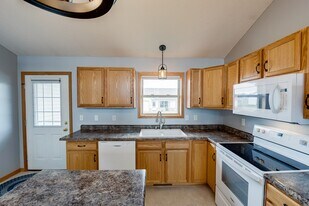 1728 Ponderosa Ln in New Richmond, WI - Building Photo
