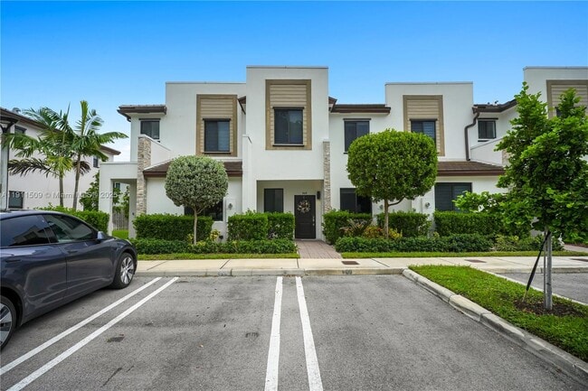 909 NE 211th St in North Miami Beach, FL - Building Photo - Building Photo