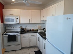 1425 Atlantic Shores Blvd in Hallandale Beach, FL - Building Photo - Building Photo