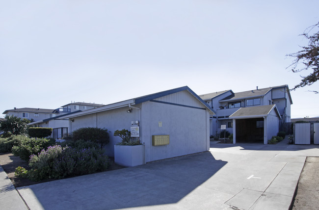 1190 San Pablo Ave in Seaside, CA - Foto de edificio - Building Photo