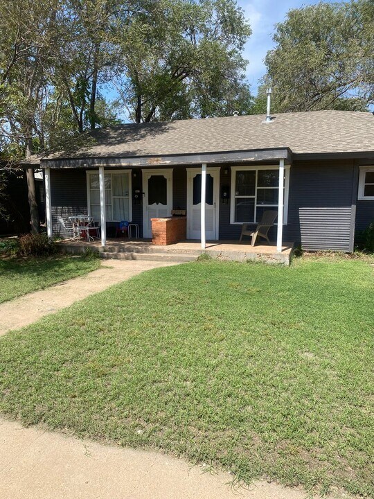 2218 18th St in Lubbock, TX - Building Photo