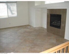 5122 Echo Shire Ave in Las Vegas, NV - Building Photo - Building Photo