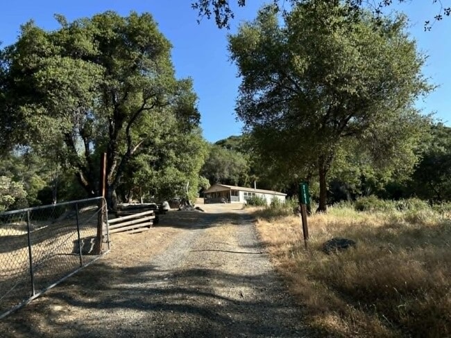2167 Kemble Rd in Mariposa, CA - Building Photo - Building Photo