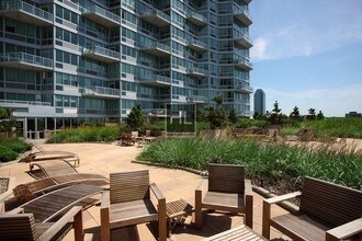 4705 Center Blvd-Unit -1602 in Queens, NY - Building Photo - Building Photo