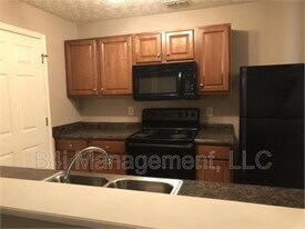 5201 Fairington Club Dr in Stonecrest, GA - Building Photo