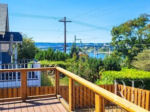 1612 Wheaton Wy in Bremerton, WA - Building Photo - Building Photo