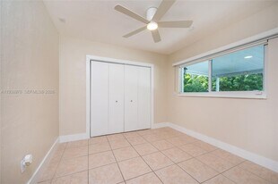 5626 SW 69th Ave in Miami, FL - Building Photo