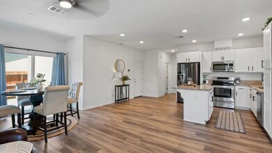5101 Fiona Walk in Sacramento, CA - Building Photo - Building Photo