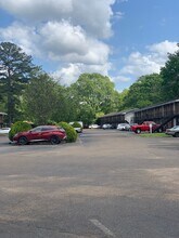 Southwind Apartments in Pearl, MS - Foto de edificio - Building Photo