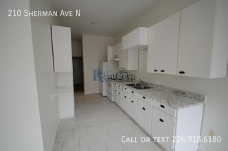 210 Sherman Ave N in Hamilton, ON - Building Photo - Building Photo
