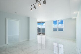 701 Brickell Key Blvd, Unit 2501 in Miami, FL - Building Photo - Building Photo