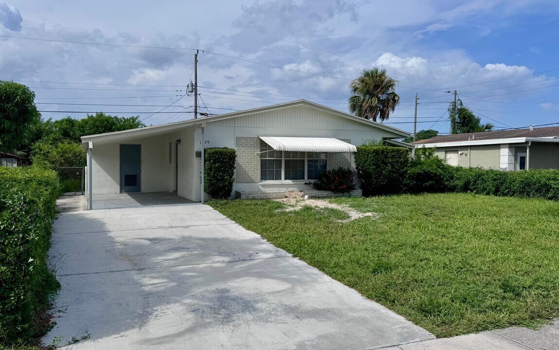 1220 W 1st St in West Palm Beach, FL - Building Photo
