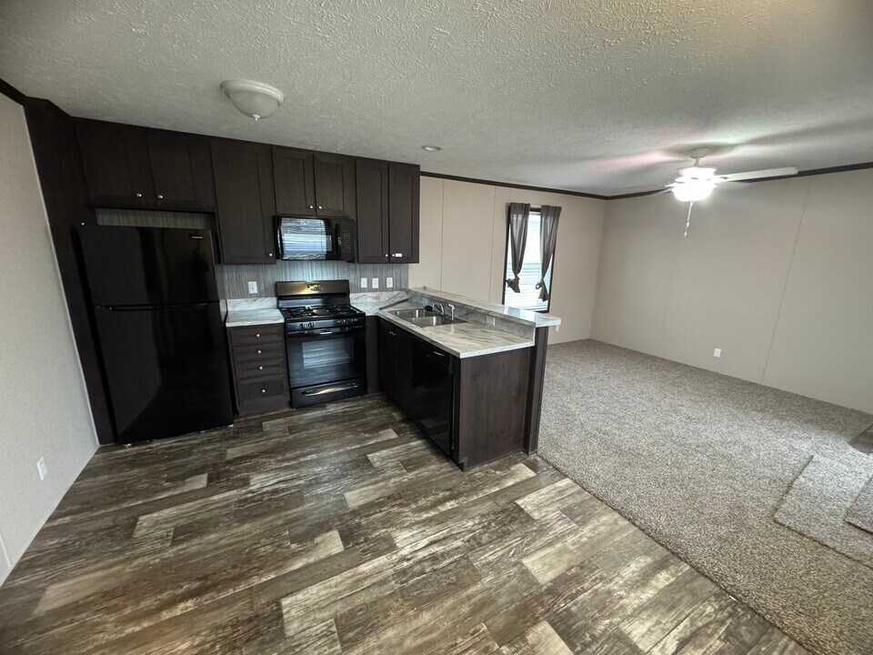 232 Maple in Highland, MI - Building Photo
