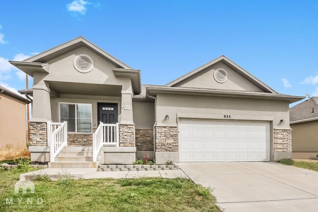 935 Chris Cir