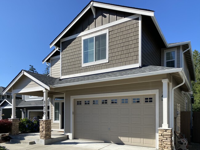 2230 Hidden Creek Ct in Bremerton, WA - Building Photo - Building Photo