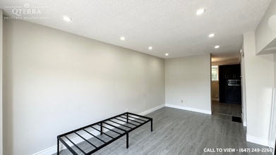 55 Collinsgrove Rd in Toronto, ON - Building Photo - Building Photo
