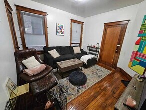 2014 N Kedzie Ave, Unit 2R in Chicago, IL - Foto de edificio - Building Photo