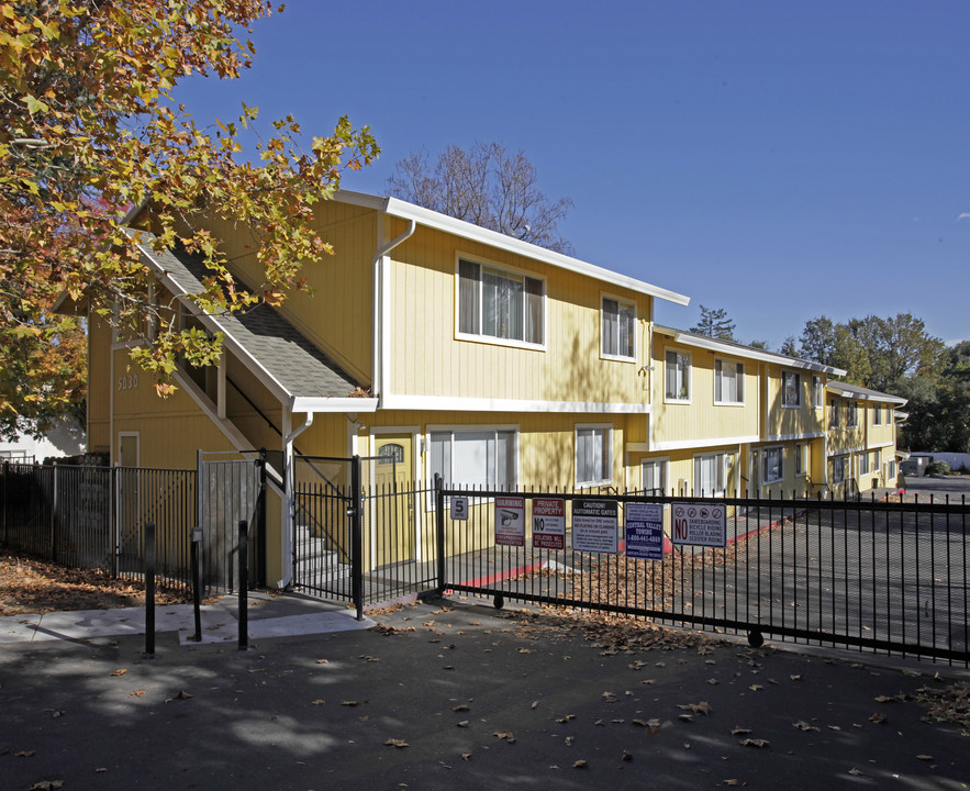 Walnut Apartments in Sacramento, CA - Building Photo