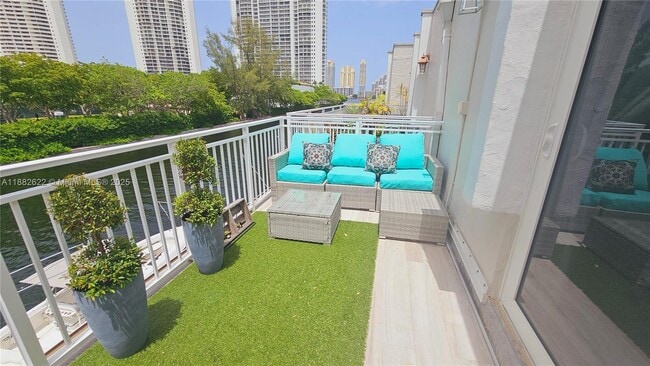 3745 NE 171 St in North Miami Beach, FL - Building Photo - Building Photo