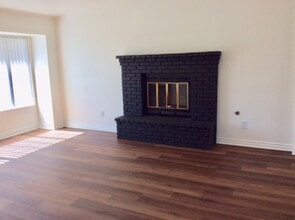 2143 W Avenue K15 in Lancaster, CA - Building Photo - Building Photo