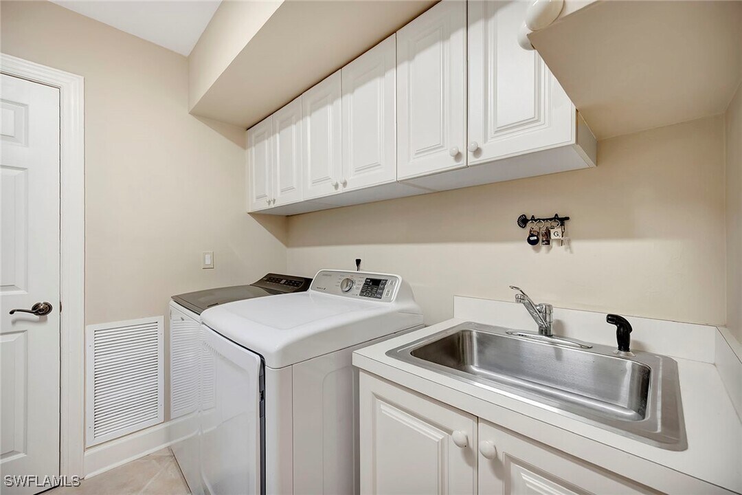 1004 5th St S in Naples, FL - Building Photo