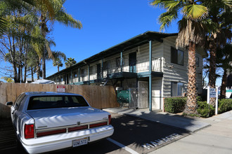 Leslie Gardens in El Cajon, CA - Building Photo - Building Photo