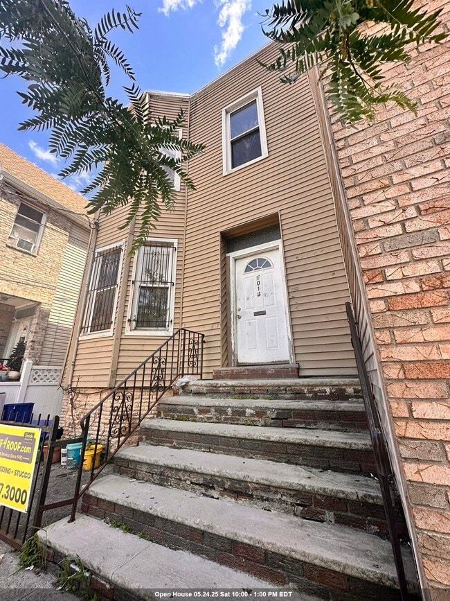 property at 1014 Summit Ave