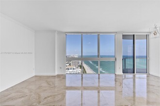 6365 Collins Ave, Unit 4201 in Miami, FL - Foto de edificio - Building Photo