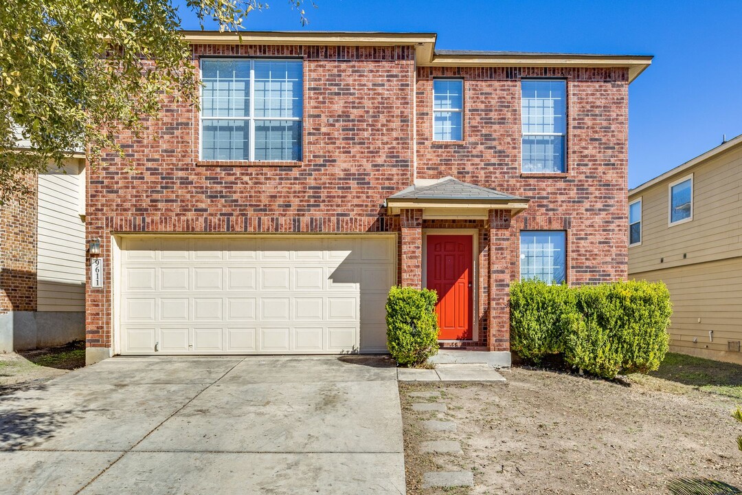 9611 Rainbow Creek in San Antonio, TX - Building Photo