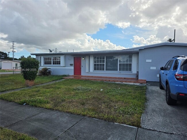 1560 W 53rd Terrace in Hialeah, FL - Building Photo - Building Photo
