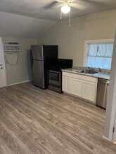 1209 Earl St in Commerce, TX - Building Photo - Building Photo