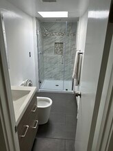 2132 19th Ave, Unit B in Oakland, CA - Building Photo - Building Photo