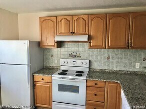 1653 Wimbledon Dr in Walled Lake, MI - Building Photo - Building Photo