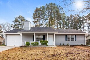 915 Walnut Creek Ln in Jonesboro, GA - Building Photo
