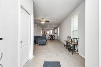 20007 Tuft Canyon Ct in Porter, TX - Foto de edificio - Building Photo
