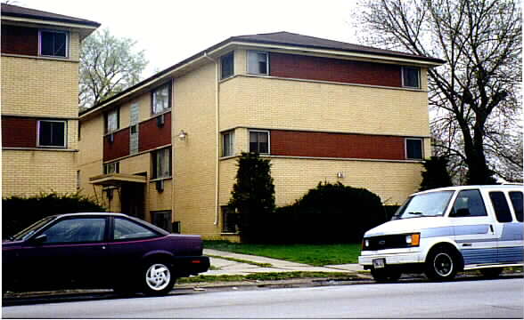 95 W 154th St in Harvey, IL - Building Photo