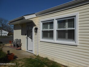 39 Mediterranean Ct in Barnegat Township, NJ - Building Photo - Building Photo