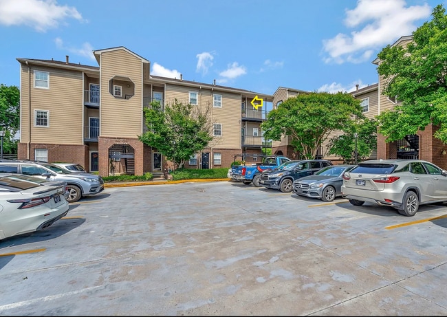 145 W End Pl, Unit 145 W End Place in Nashville, TN - Foto de edificio - Building Photo