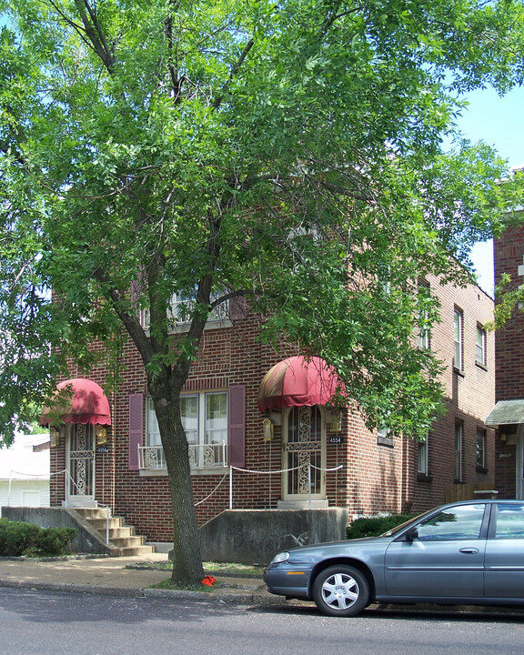 4554 Morganford Rd in St. Louis, MO - Building Photo