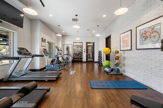 Casanas Village At Frenchtown Square in Tallahassee, FL - Building Photo - Interior Photo