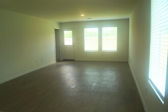 243 Lisa Marie Dr in Angleton, TX - Building Photo - Building Photo