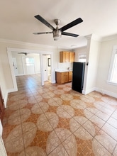 744 Pine Ave in Long Beach, CA - Foto de edificio - Building Photo