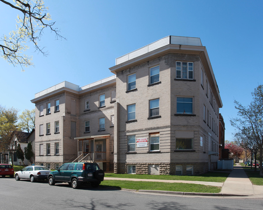 920 Oxford Ave in Eau Claire, WI - Foto de edificio