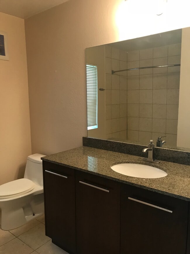 7425 Charmant Dr in San Diego, CA - Building Photo - Building Photo