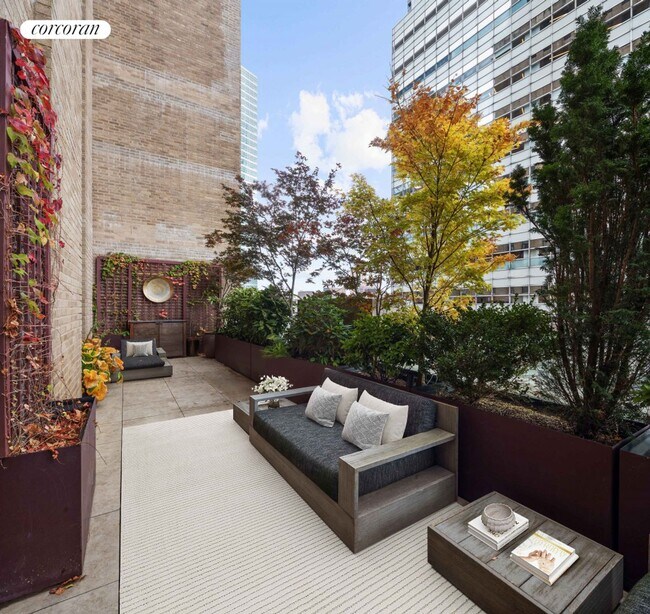 100 Barclay St in New York, NY - Building Photo - Building Photo