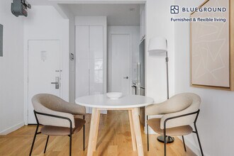 137 Thompson St in New York, NY - Building Photo - Building Photo