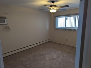 25337 S Montmartre Ct in Oak Park, MI - Building Photo - Building Photo